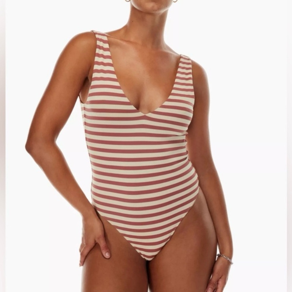 Aritzia Babaton v-neck thong‎ bodysuit size L